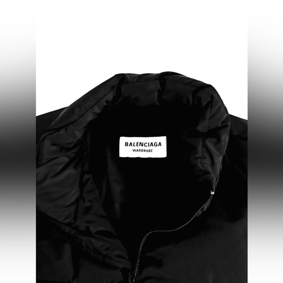 NEW WITH TAGS BALENCIAGA C SHAPED PUFFER Logo Black Sz 34 Curved Hem Jacket - Picture 11 of 14